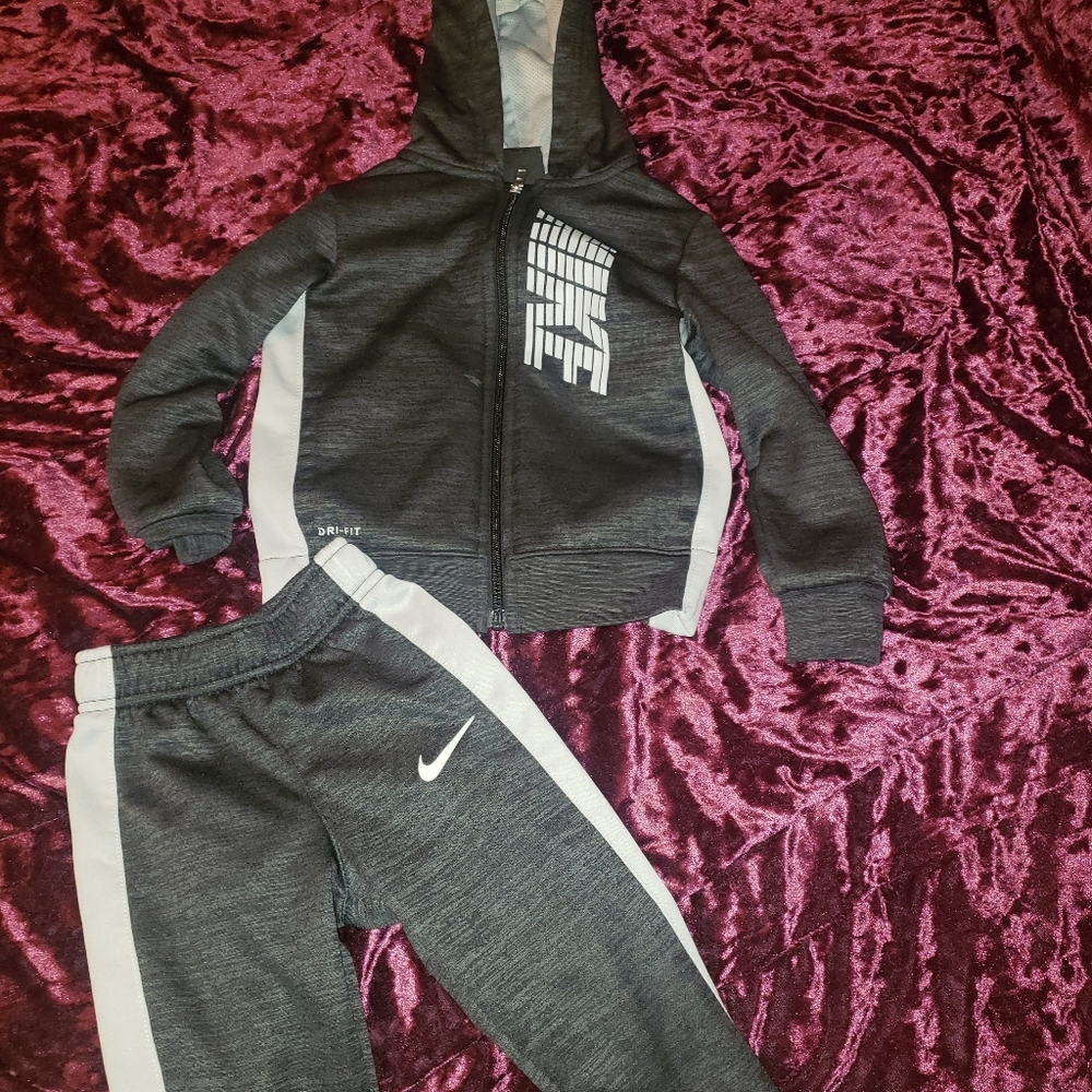 Toddler nike set